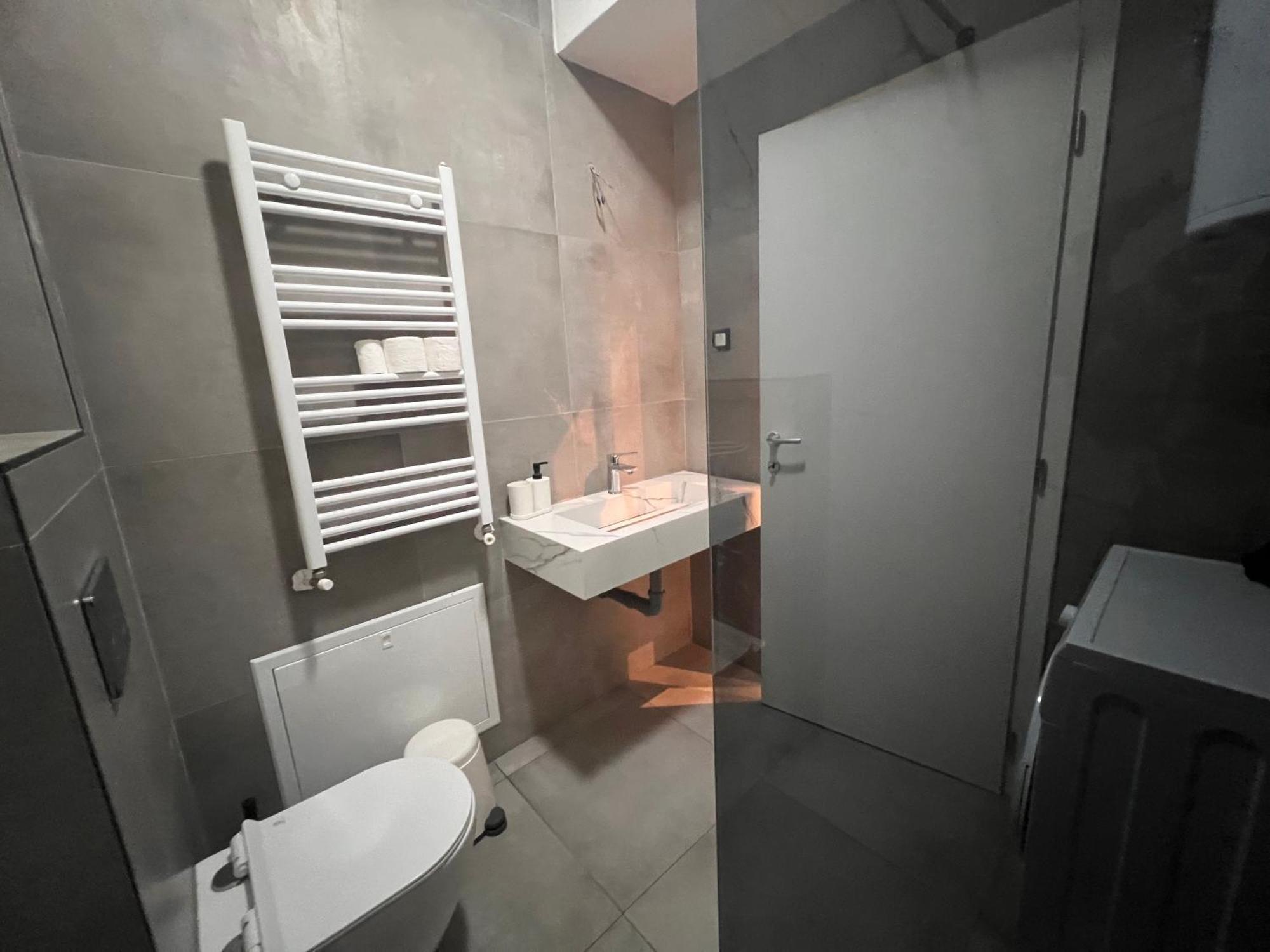 Gigi Apartment By Eluxory Skopje Buitenkant foto